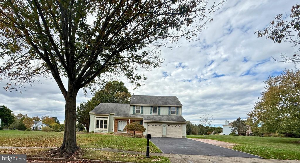 Photo of 7 Robert Drive, PRINCETON JUNCTION, NJ 08550 (MLS # NJME2067118)