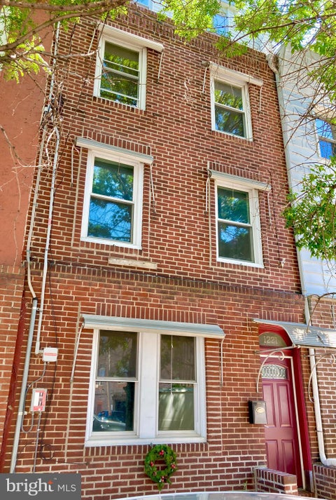 Townhouse For Rent - 1221 S 8th Street<br/> PHILADELPHIA, PA 19147