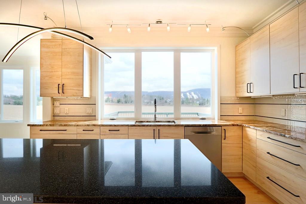 ROCKEY RIDGE - Residential
