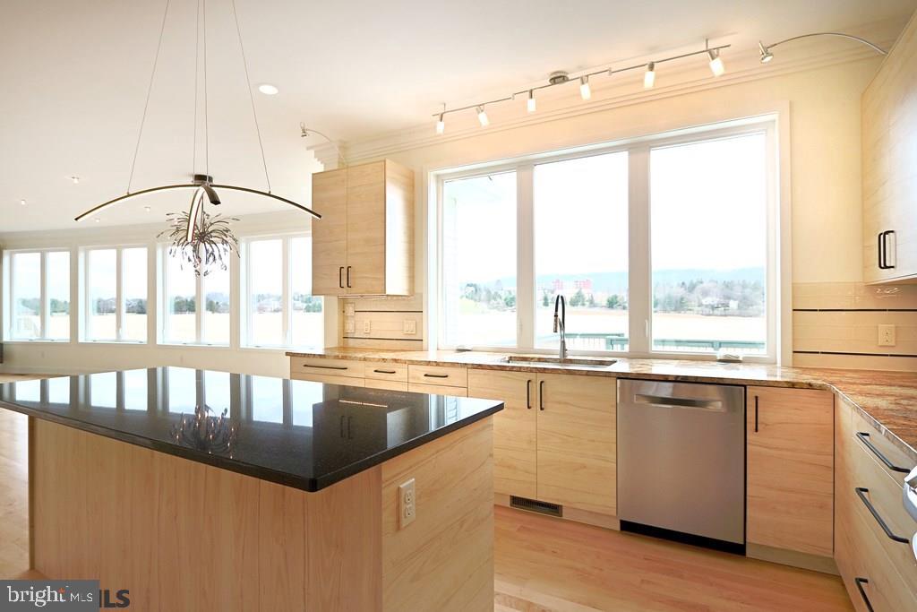 ROCKEY RIDGE - Residential