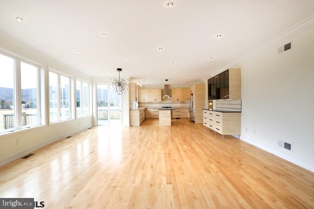 ROCKEY RIDGE - Residential