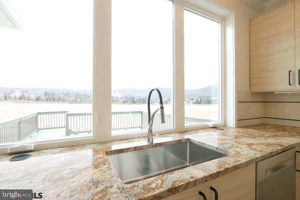 ROCKEY RIDGE - Residential