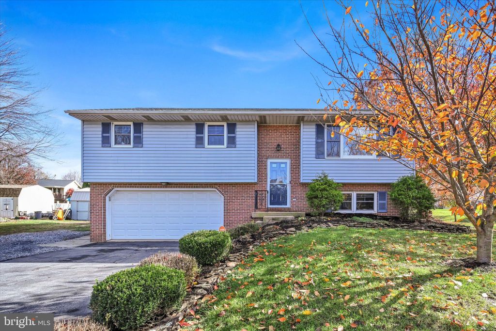 Photo of 920 Liberty Court, Mount Joy, PA 17552 (MLS # PALA2061154)