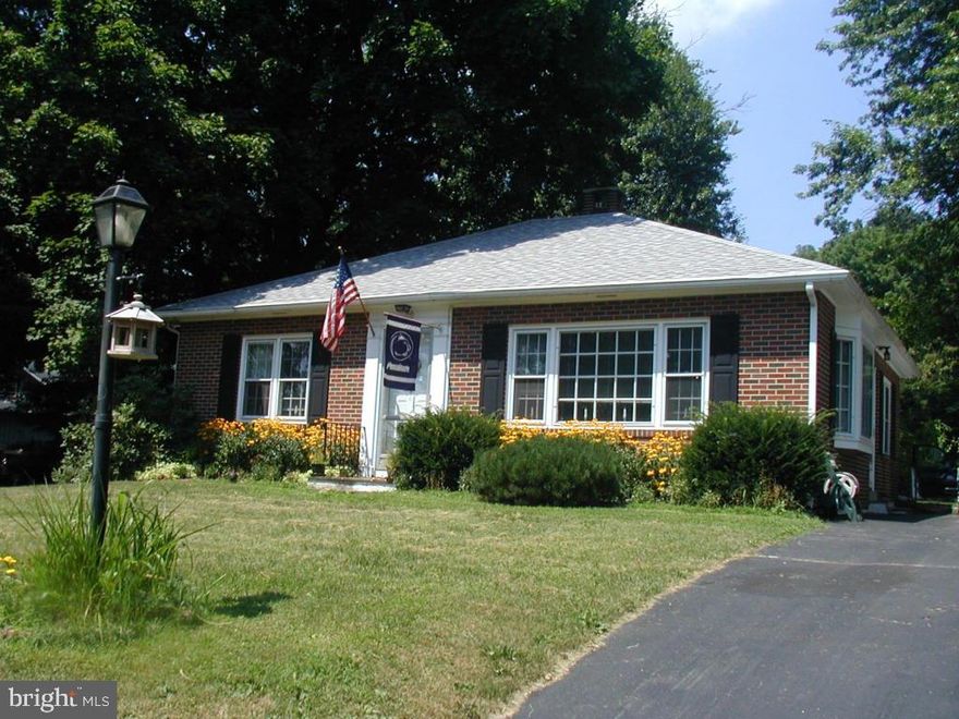 CHARMING BRICK RANCHER IN HEMPFIELD'S HIGHLY DESIRABLE AND CONVENIENTLY LOCATED CHESTNUT RIDGE. CONVENIENT FIRST FLOOR LIVING, HARDWOOD FLOORS & CEILING FAN IN LIVING ROOM, 3 BEDROOMS, FIRST FLOOR LAUNDRY, ROOFED PATIO & SHED IN BACK OVER LOOKING PRIVATE BACKYARD.
