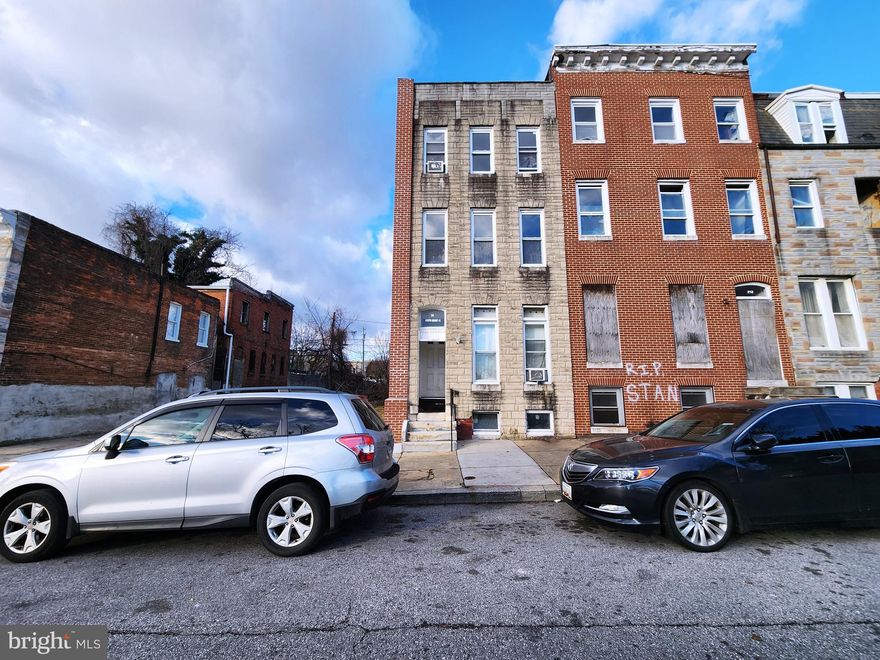 ONLINE AUCTION: Bidding begins 2/27/2025 @ 10:00 AM. Bidding ends 3/3/2025 @ 11:50 AM. List Price is Suggested Opening Bid. Deposit: $7,500. 3 story end-unit townhouse located in the Franklin Square area.
JUST MINUTES to the Westside Shopping Center. Easy access to major traffic artery N Fulton Ave. Property is believed to be set up as 3 units. Property is occupied.