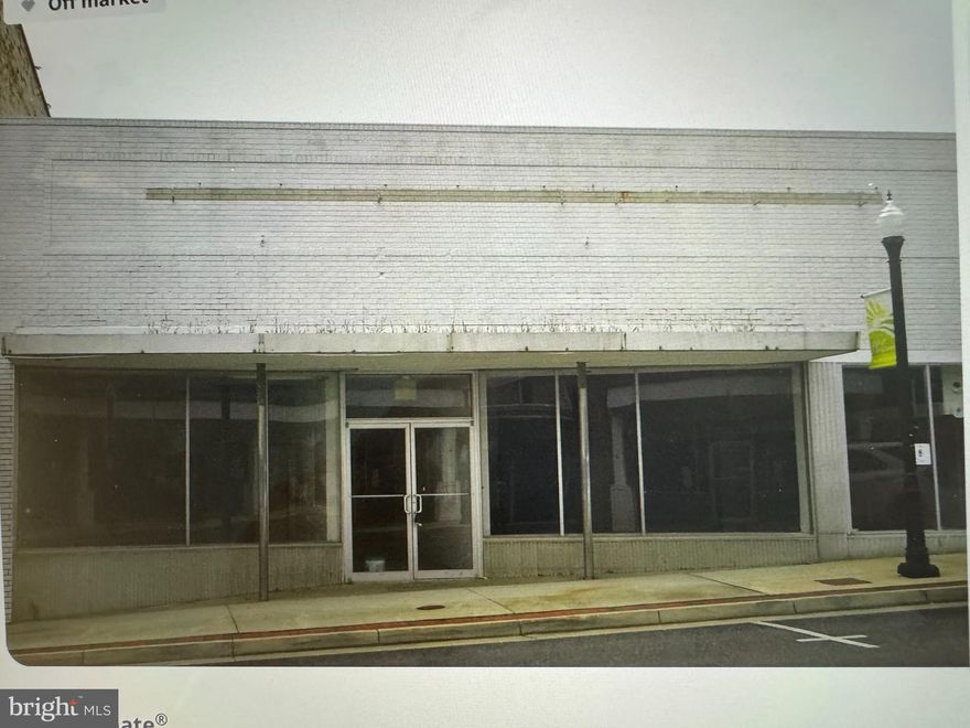 Investor 's opportunity , plans for mixed use ,retail, commercial / residential pre approval for 32 apartment building 4 level  7 apartment on each floor in the review process with county.