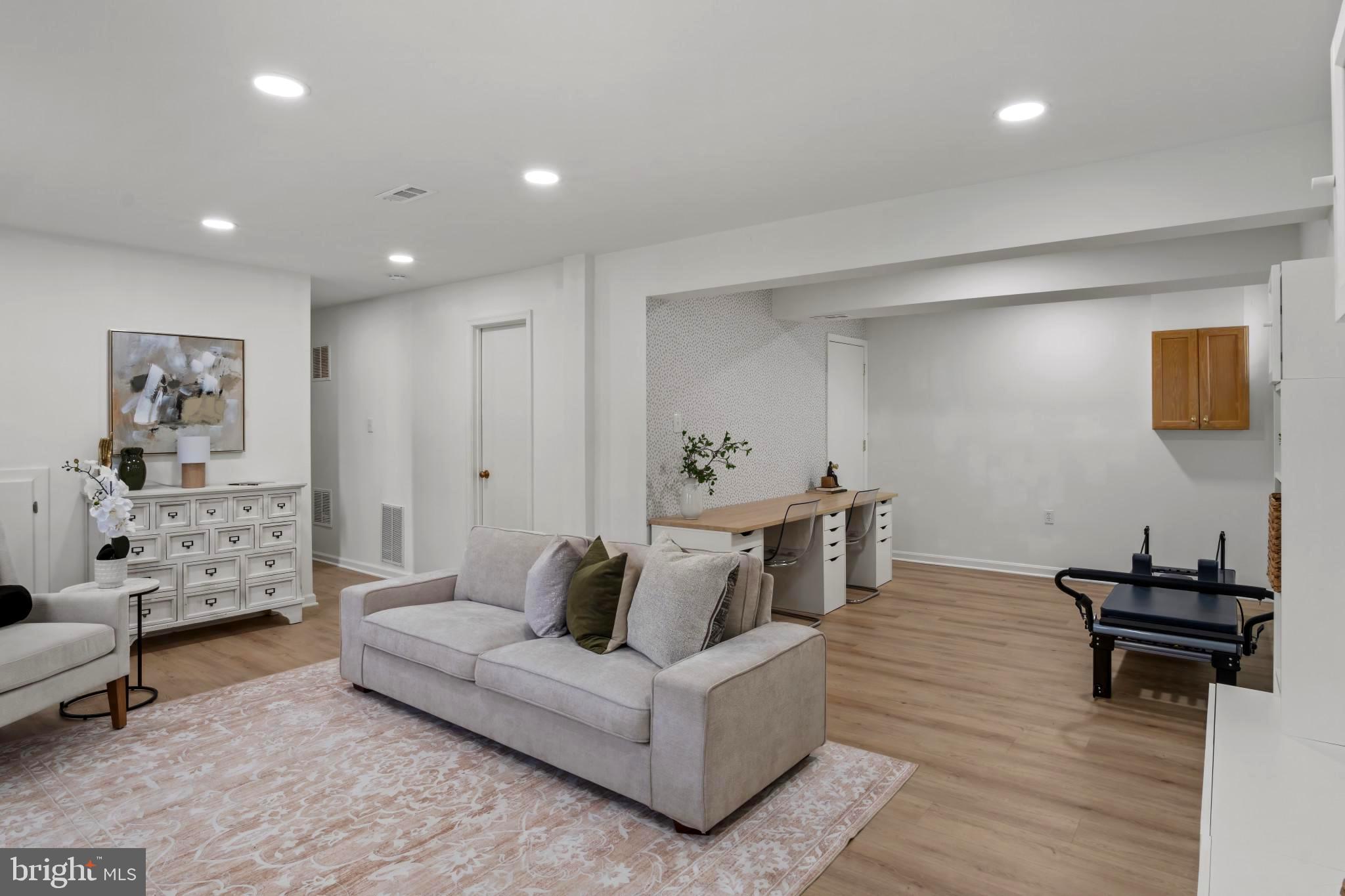 BURKE STATION SQUARE - Residential