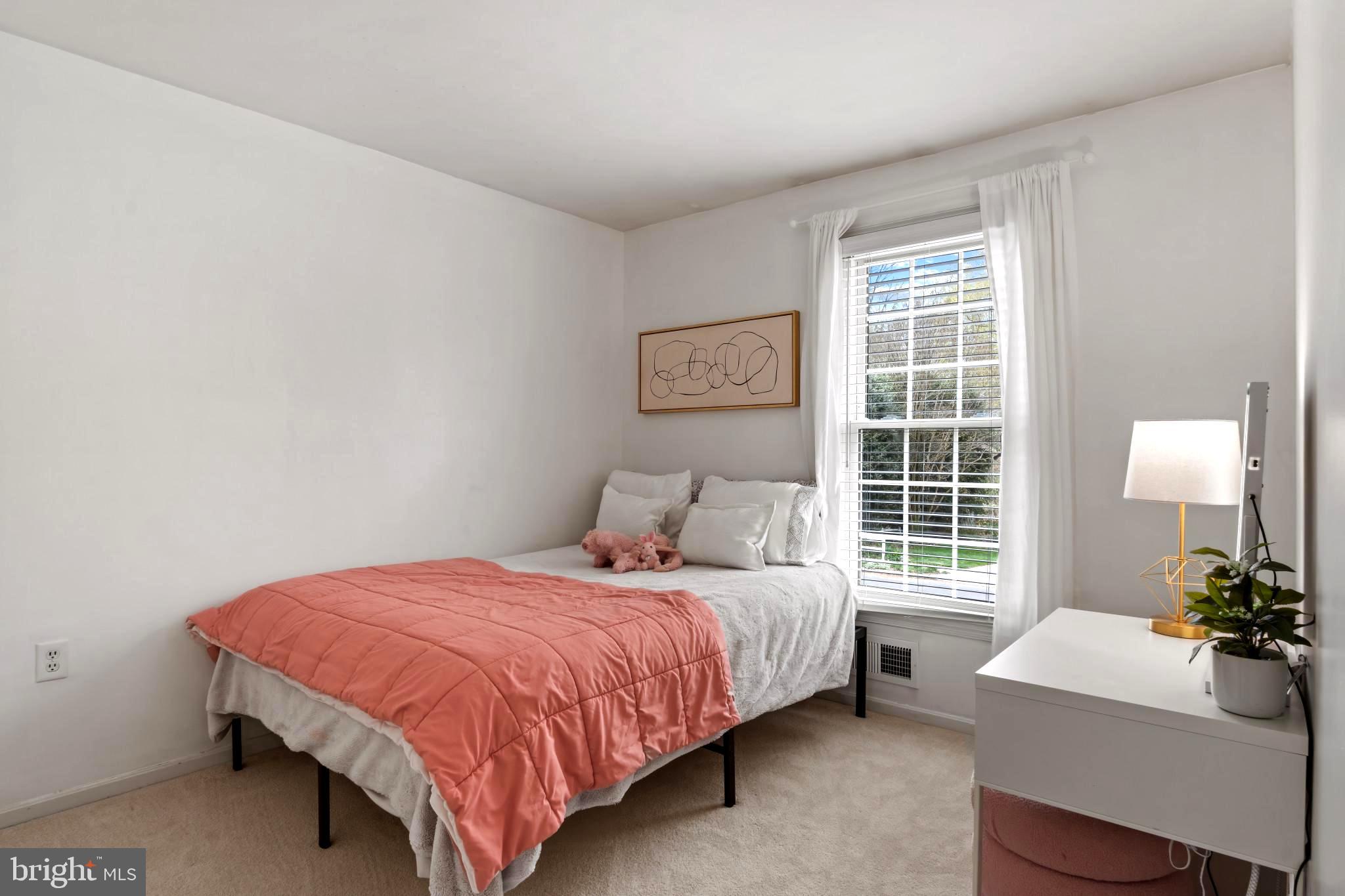 BURKE STATION SQUARE - Residential