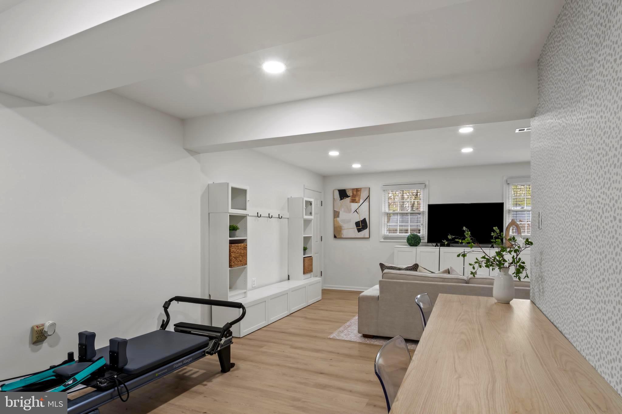 BURKE STATION SQUARE - Residential