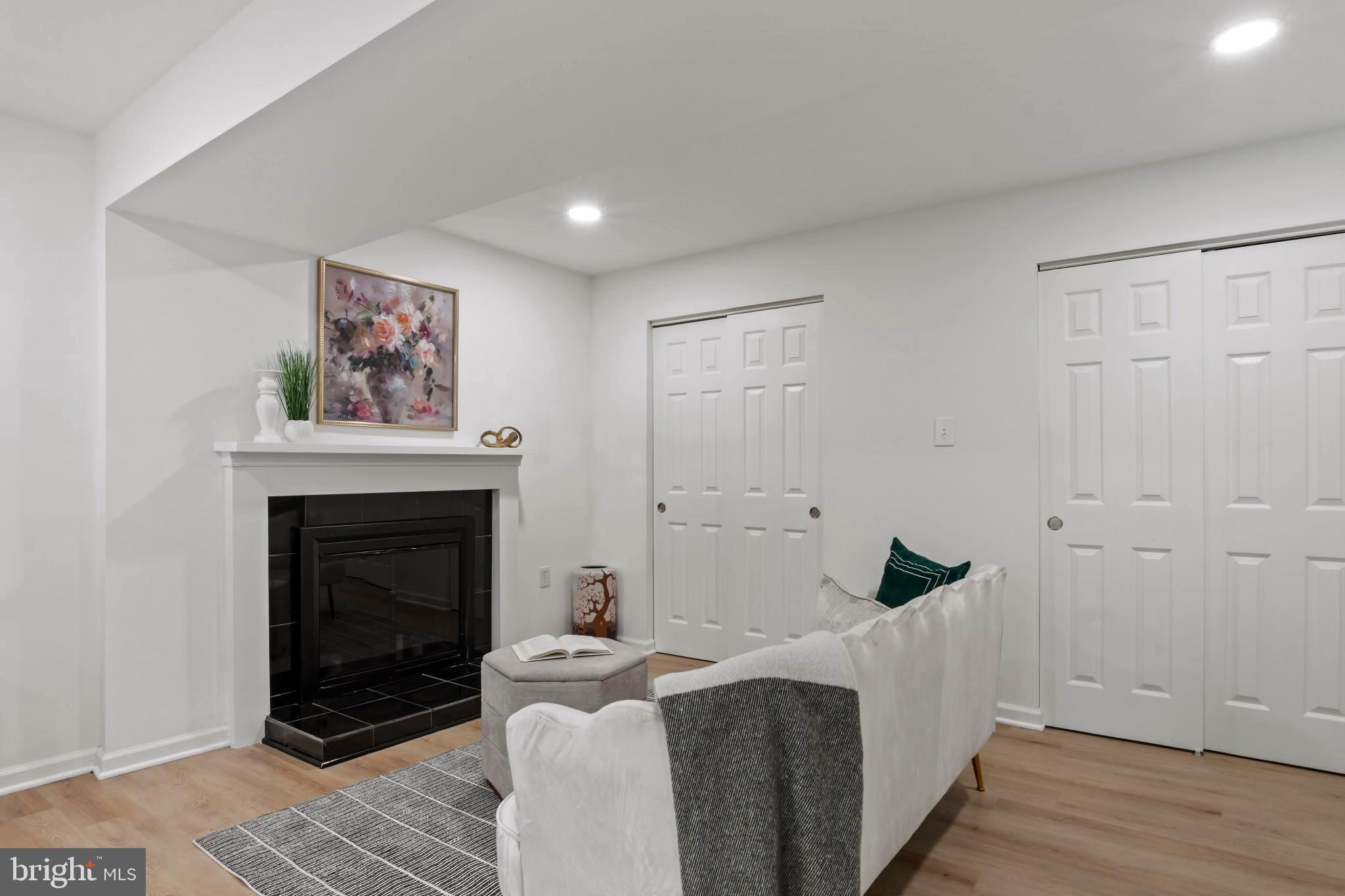 BURKE STATION SQUARE - Residential