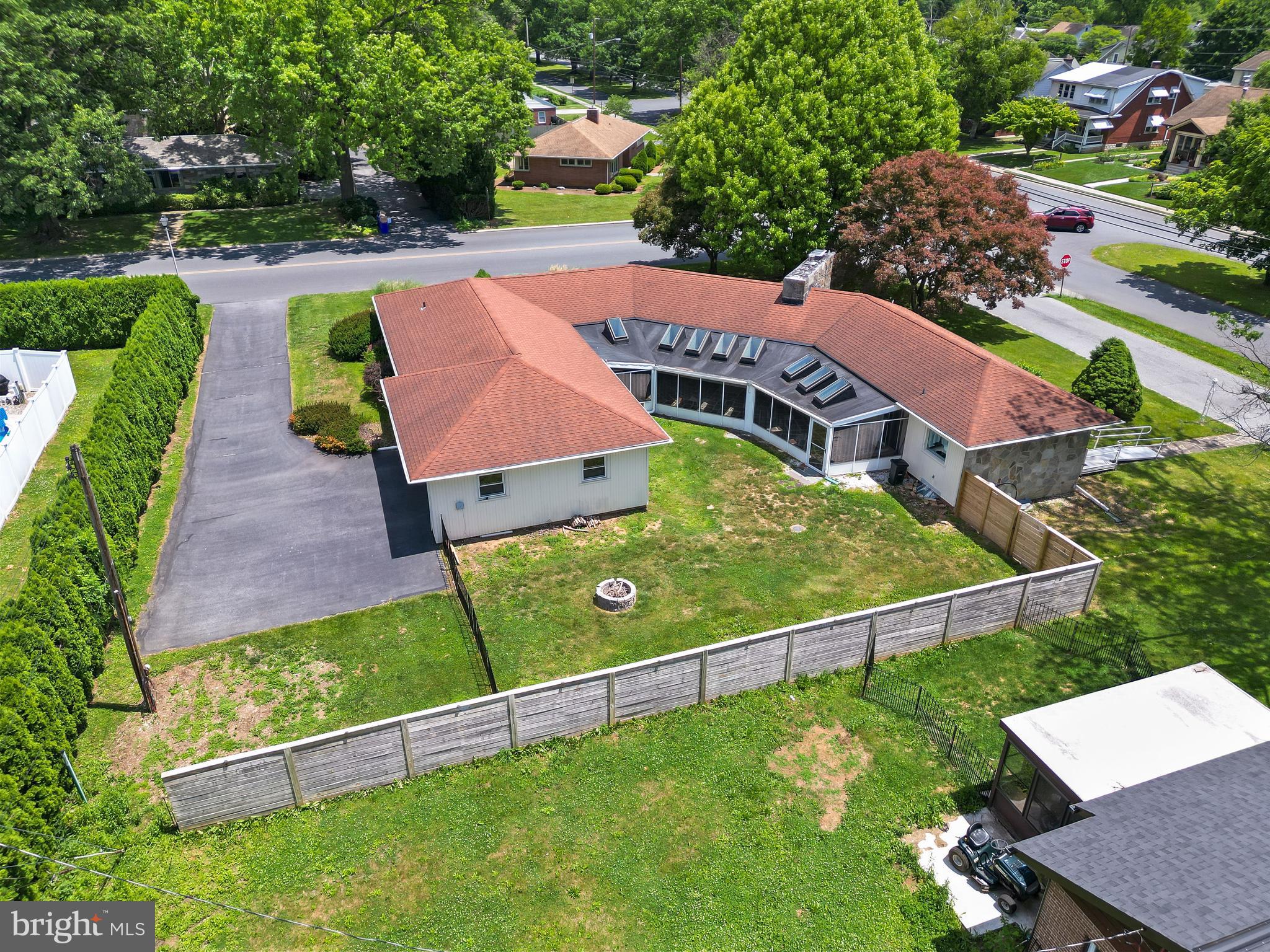 1601 OAK STREET