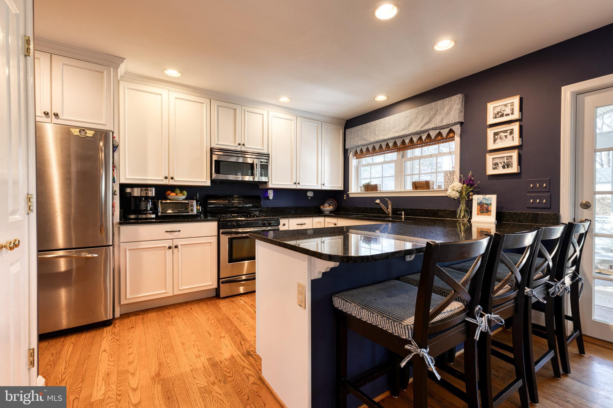 COLONIAL COURT - Residential Lease