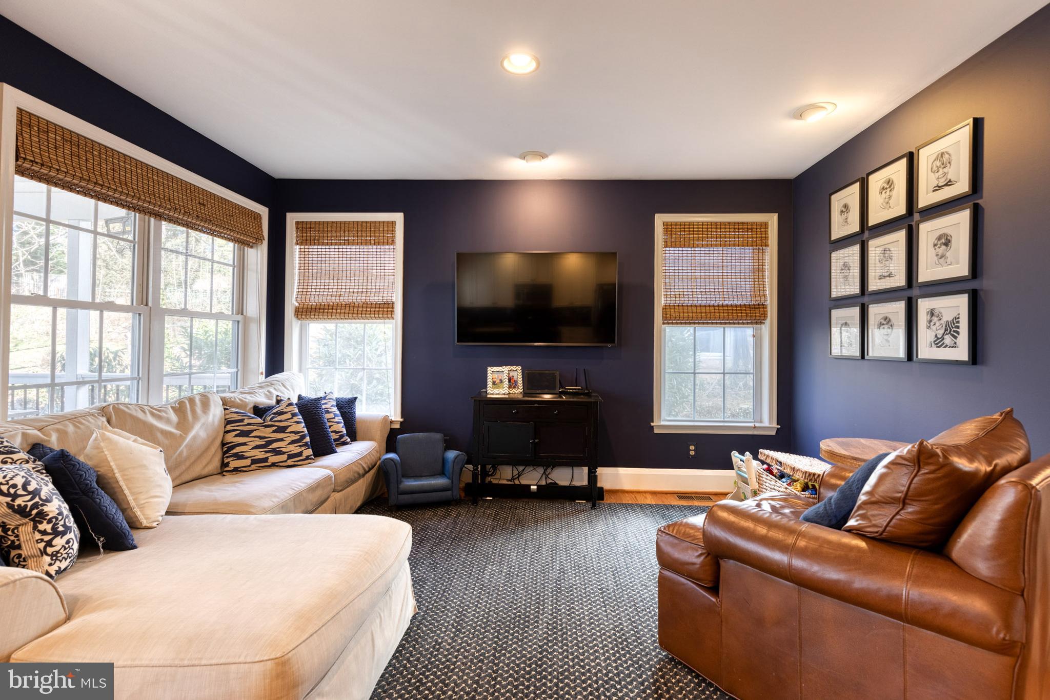 COLONIAL COURT - Residential Lease