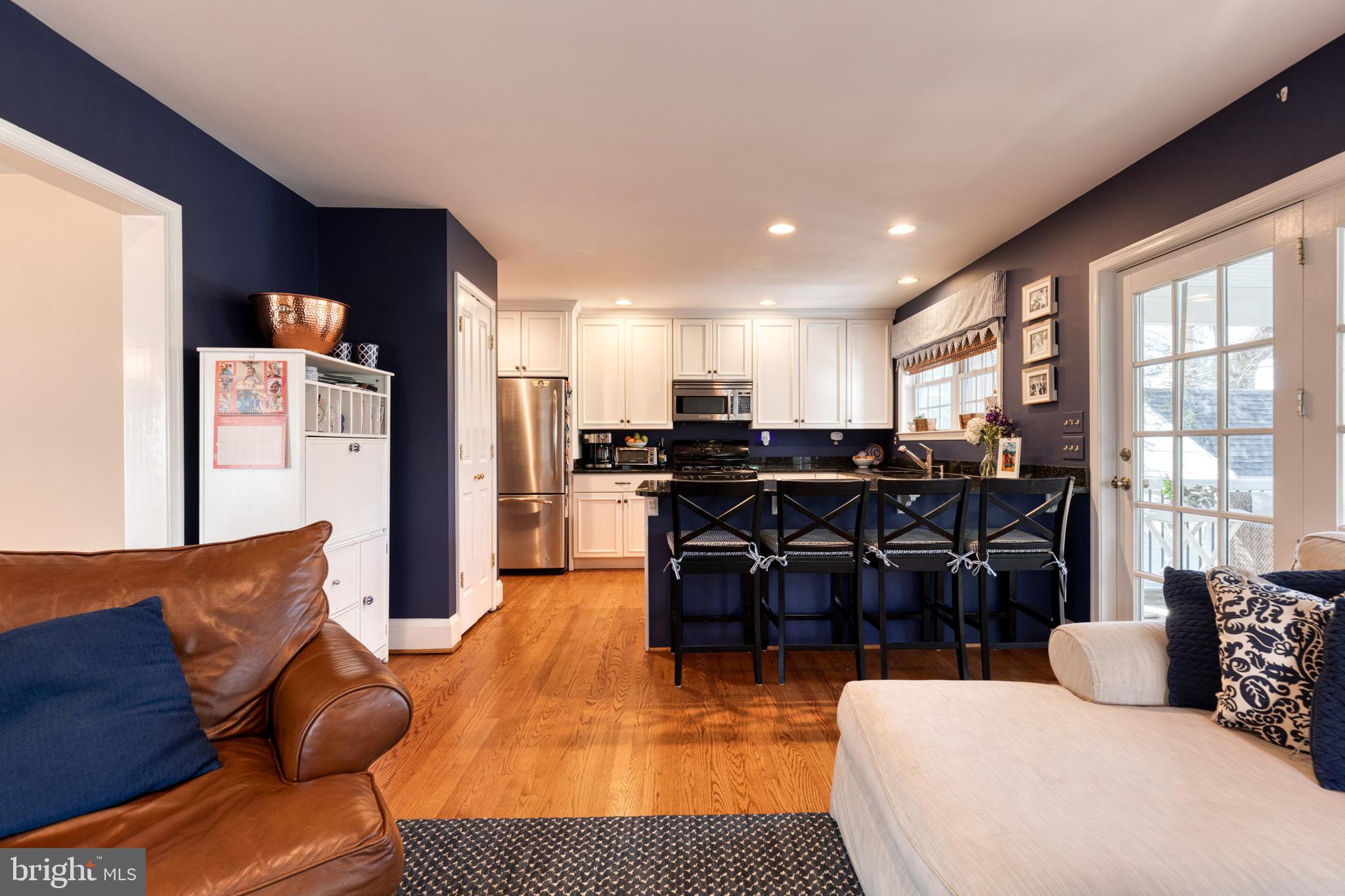 COLONIAL COURT - Residential Lease