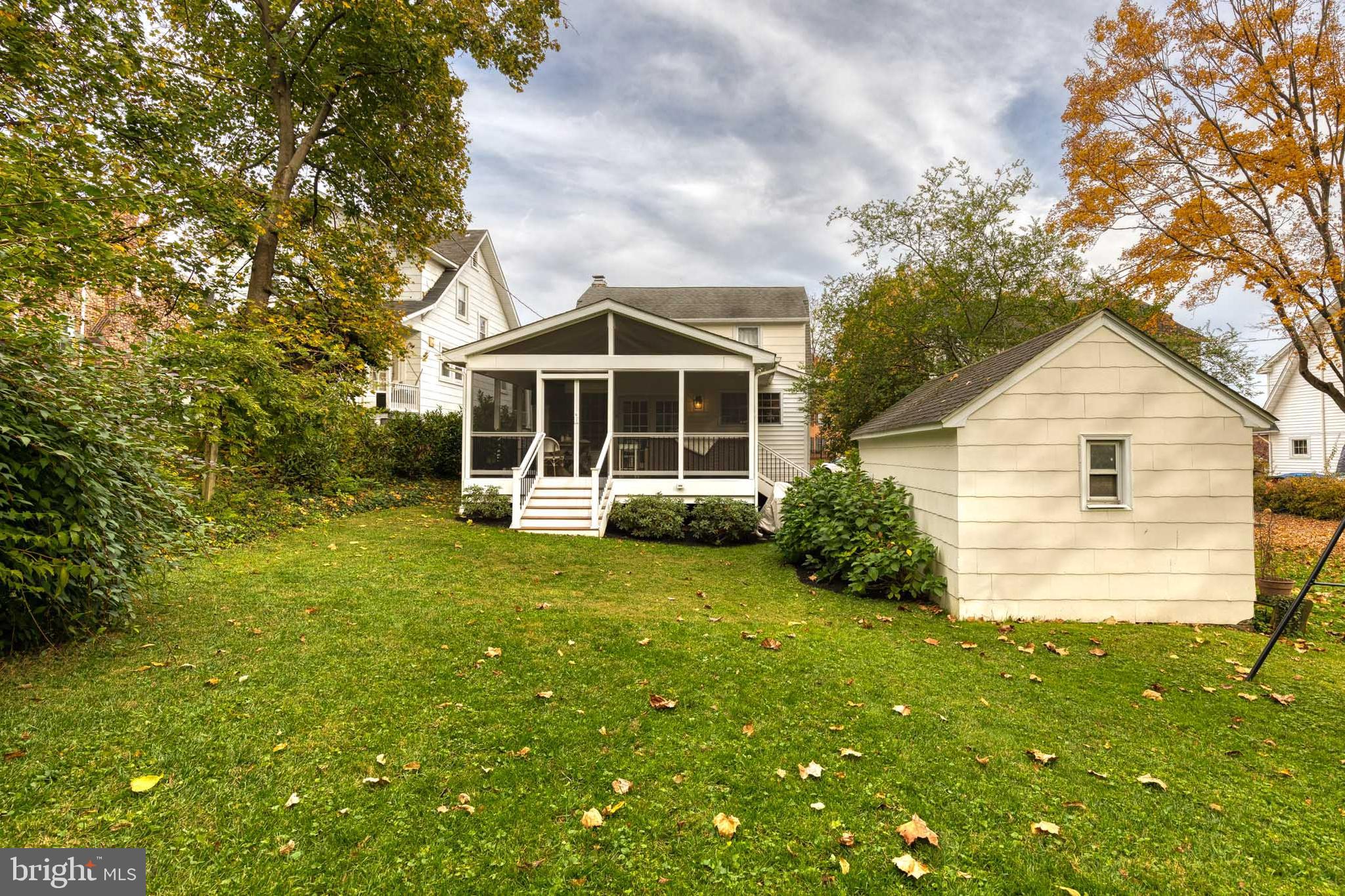 COLONIAL COURT - Residential Lease