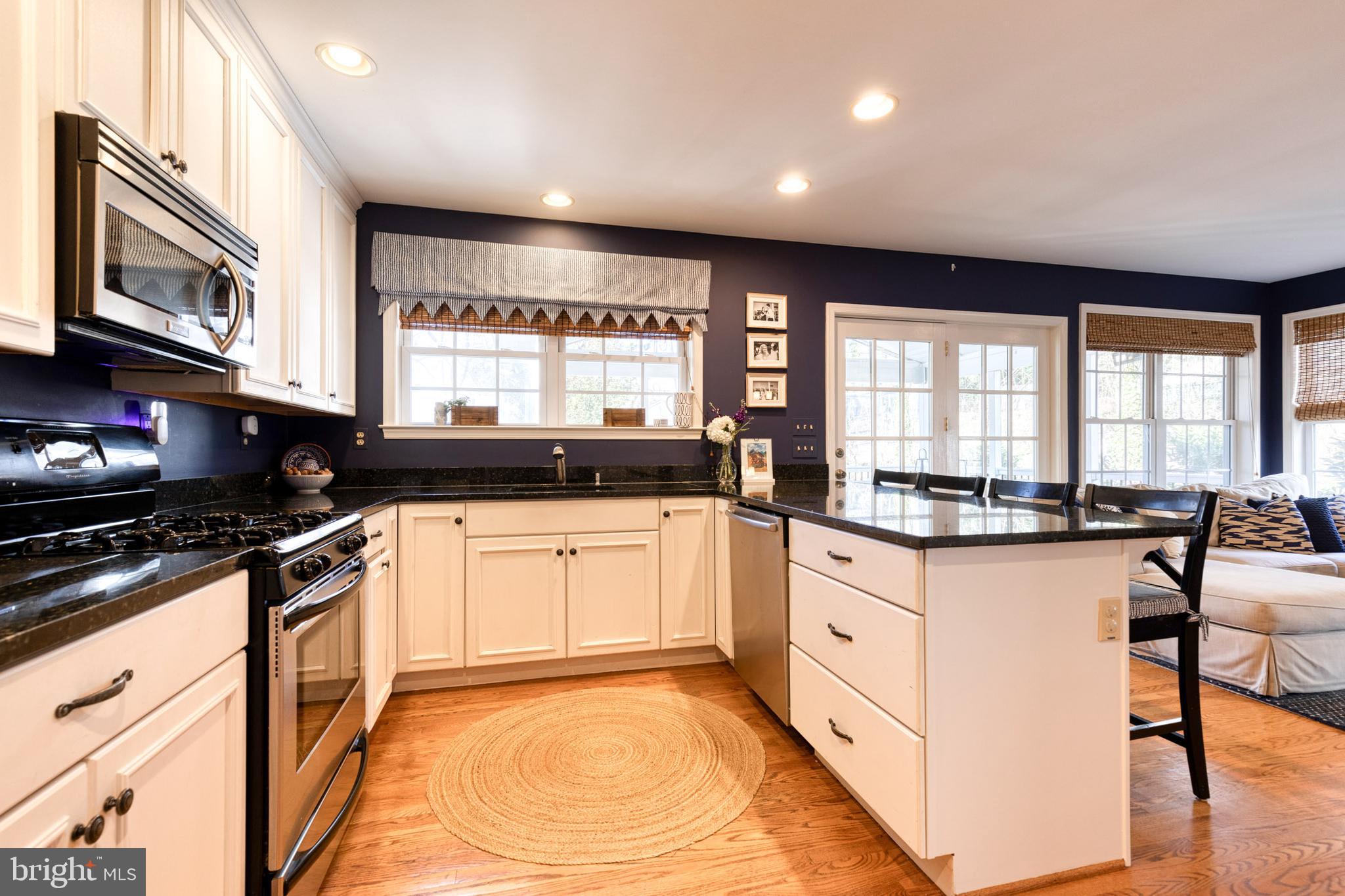 COLONIAL COURT - Residential Lease