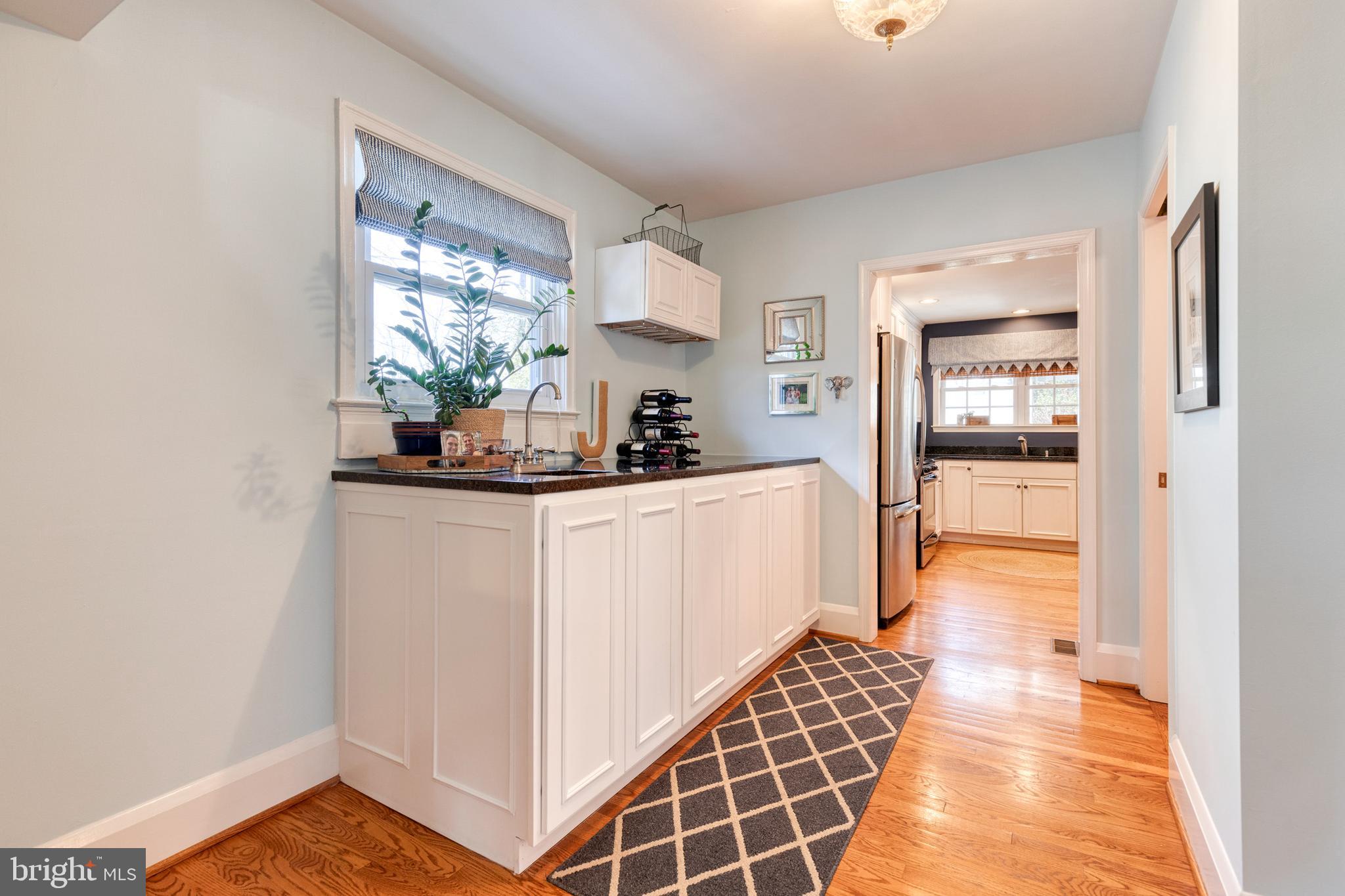 COLONIAL COURT - Residential Lease