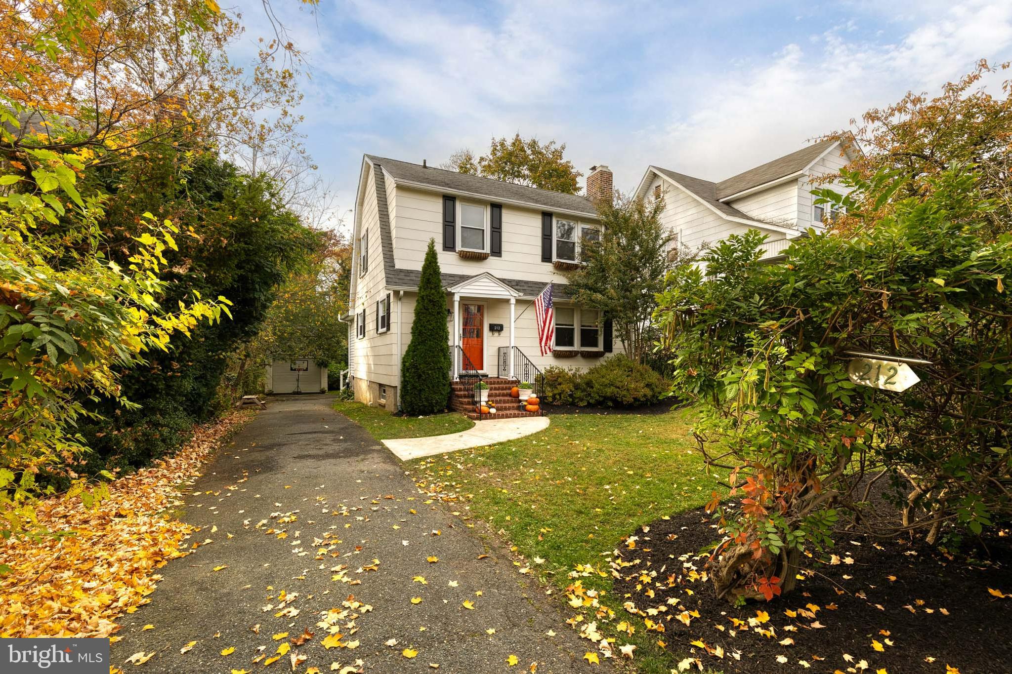 COLONIAL COURT - Residential Lease