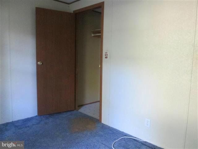 BREEZY KNOLLS - Residential