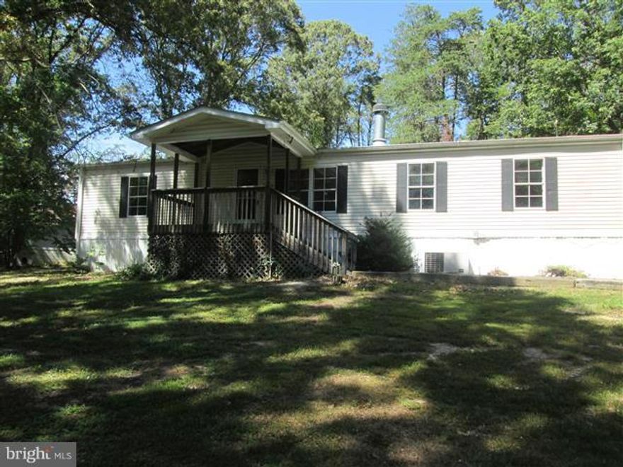 SPACIOUS DOUBLE WIDE SITTING ON .50 ACRES. WITH COVERED FRONT & REAR  PORCHES AND BACKS TO TREES. FIREPLACE IN HUGE LIVING ROOM  KITCHEN HAS PASS THROUGH TO DINING ROOM. LAUNDRY AREA OFF KITCHEN .KITCHEN HAS LOTS OF CABINET SPACE. MASTER SUITE HAS PRIVATE BATH. HOME OFFERS FOUR BEDROOMS AND 2 FULL BATHS,  AGENTS PLEASE VIEW IMPORTANT CONTRACT INFO ON VIEW DOC.