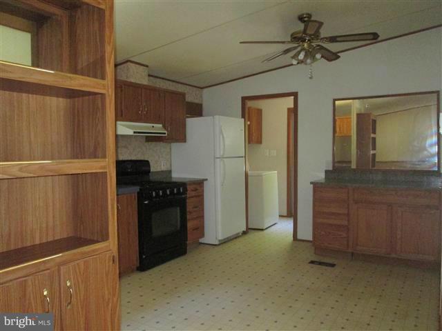 BREEZY KNOLLS - Residential