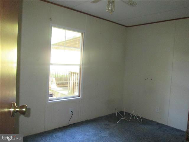 BREEZY KNOLLS - Residential