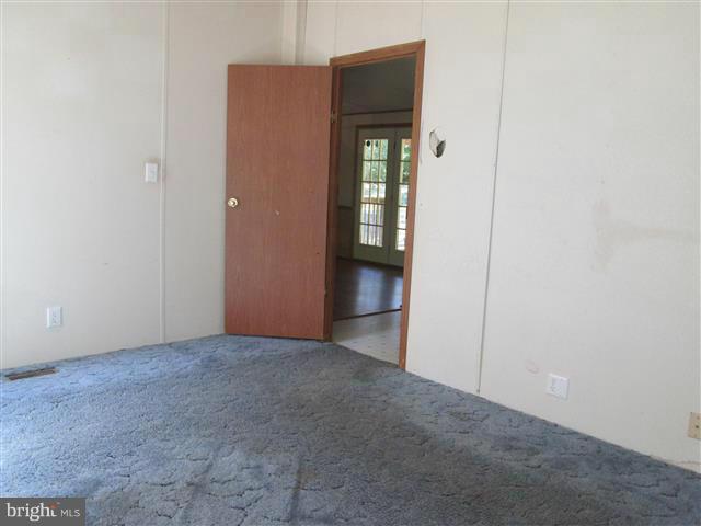 BREEZY KNOLLS - Residential