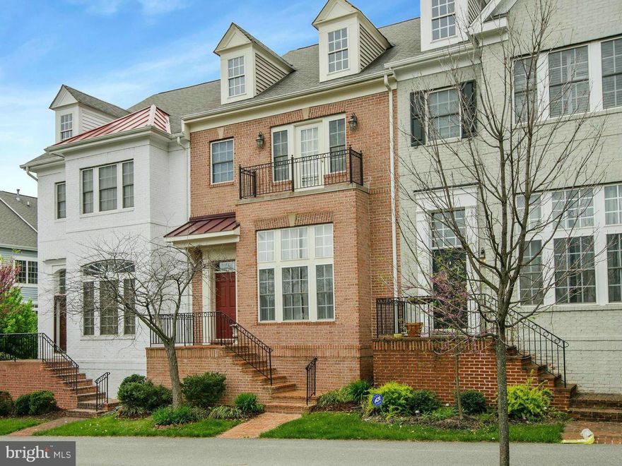 A must see! Beautifully maintained Town-House in King Farm w/9'+ Ceilings. Windows galore for tons of natural daylight. Open concept Main Level w/Living Rm opening to Formal Dining + HDWD floors throughout. Eat-in kitchen w/Breakfast Bar + Fireplace. Freshly Painted Bedrooms + Newly Carpeted Upper & Lower Lvls. Master BR w/Tray Ceiling, In-Suite Bath & Walk-In Closets. Several community amenities.
