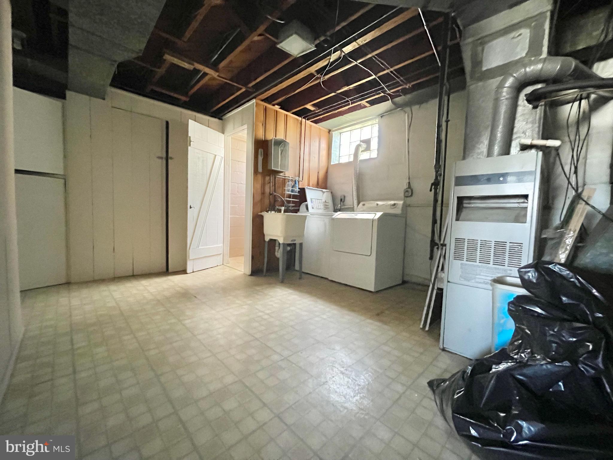 EASTFIELD - Residential Lease