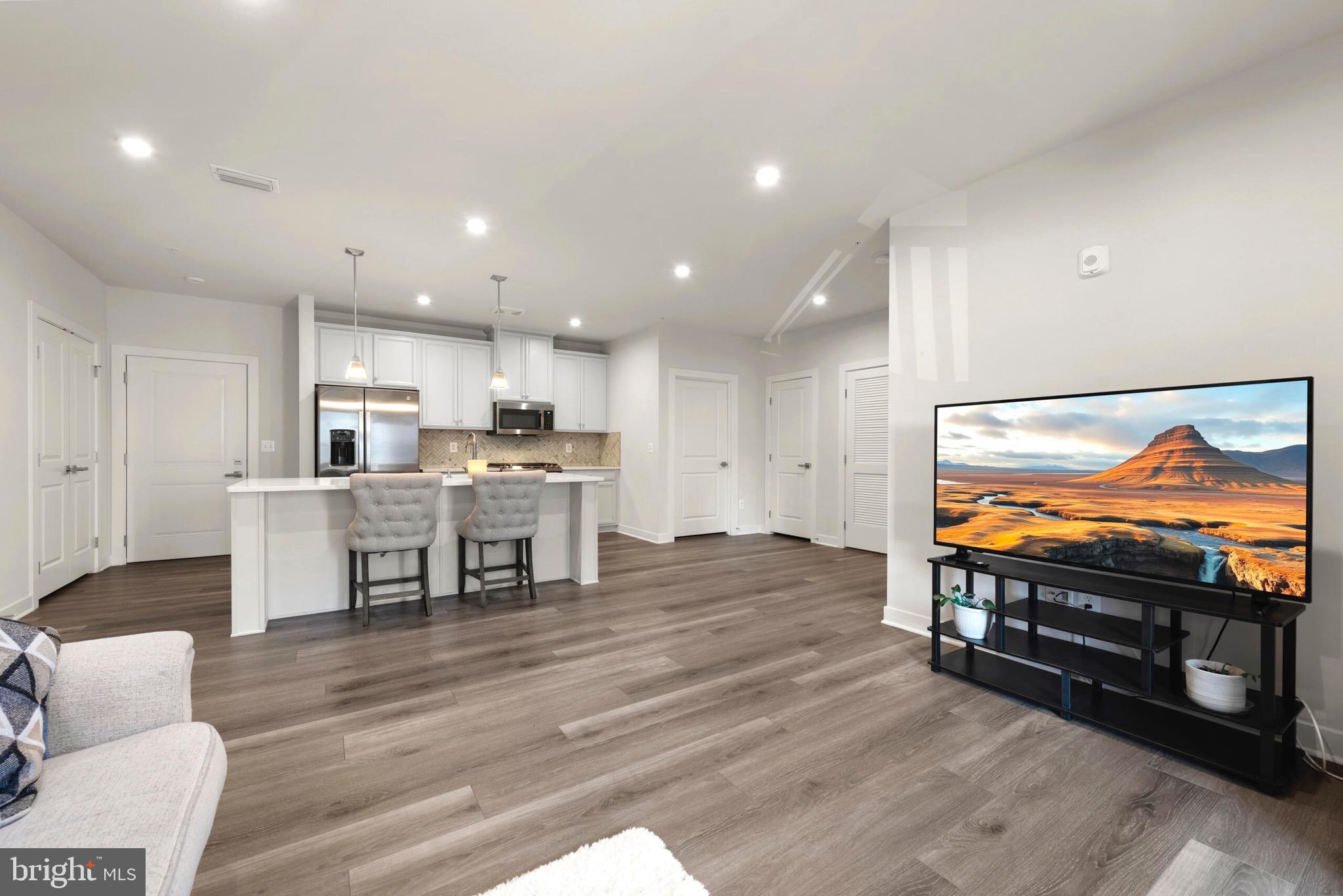 LOUDOUN VIEW CONDO FLATS - Residential Lease