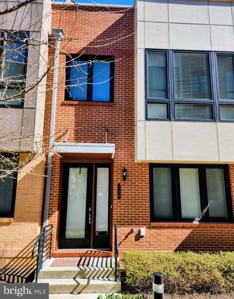 Townhouse For Sale - 126 Cambria Walk<br/> ALEXANDRIA, VA 22304