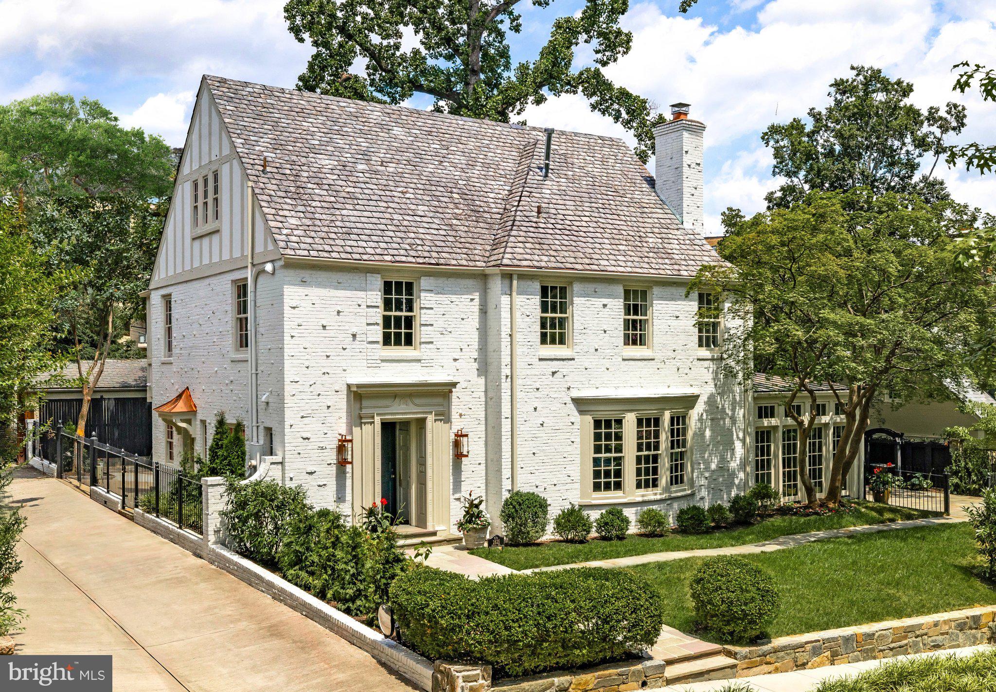 2825 MCGILL TERRACE NW