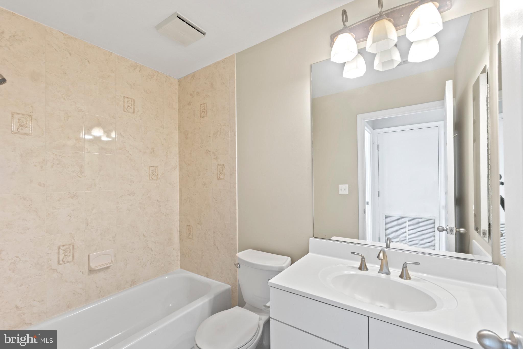 HARBORVIEW TOWERS - Residential Lease