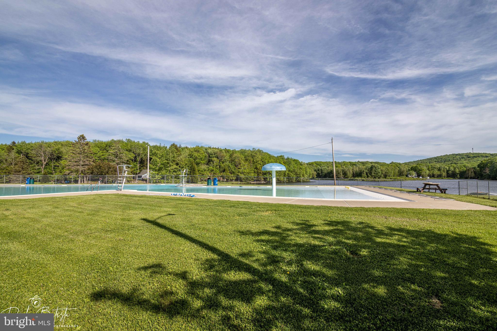 ARROWHEAD  LAKES - Residential