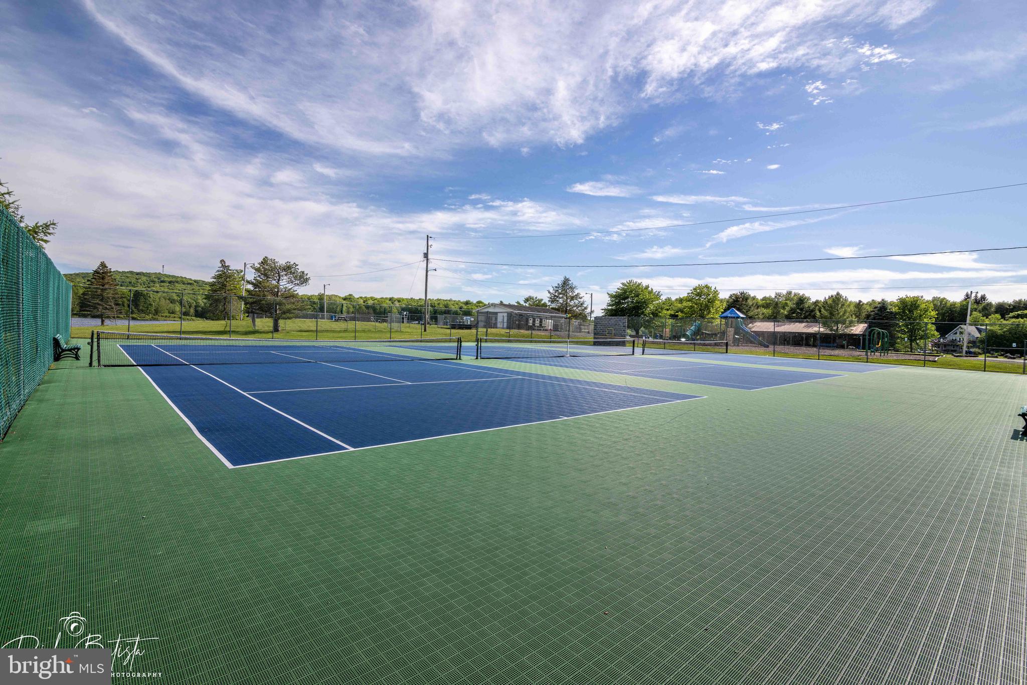 ARROWHEAD  LAKES - Residential