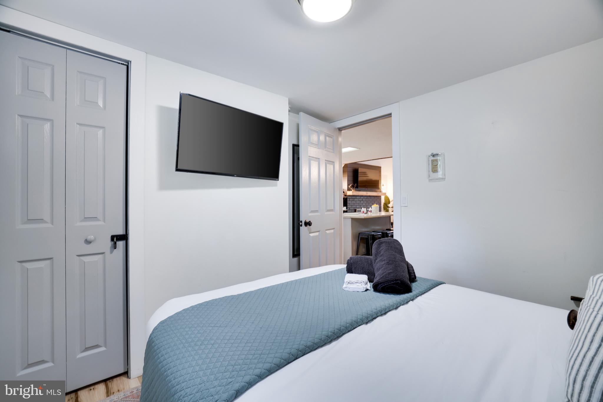 ARROWHEAD  LAKES - Residential