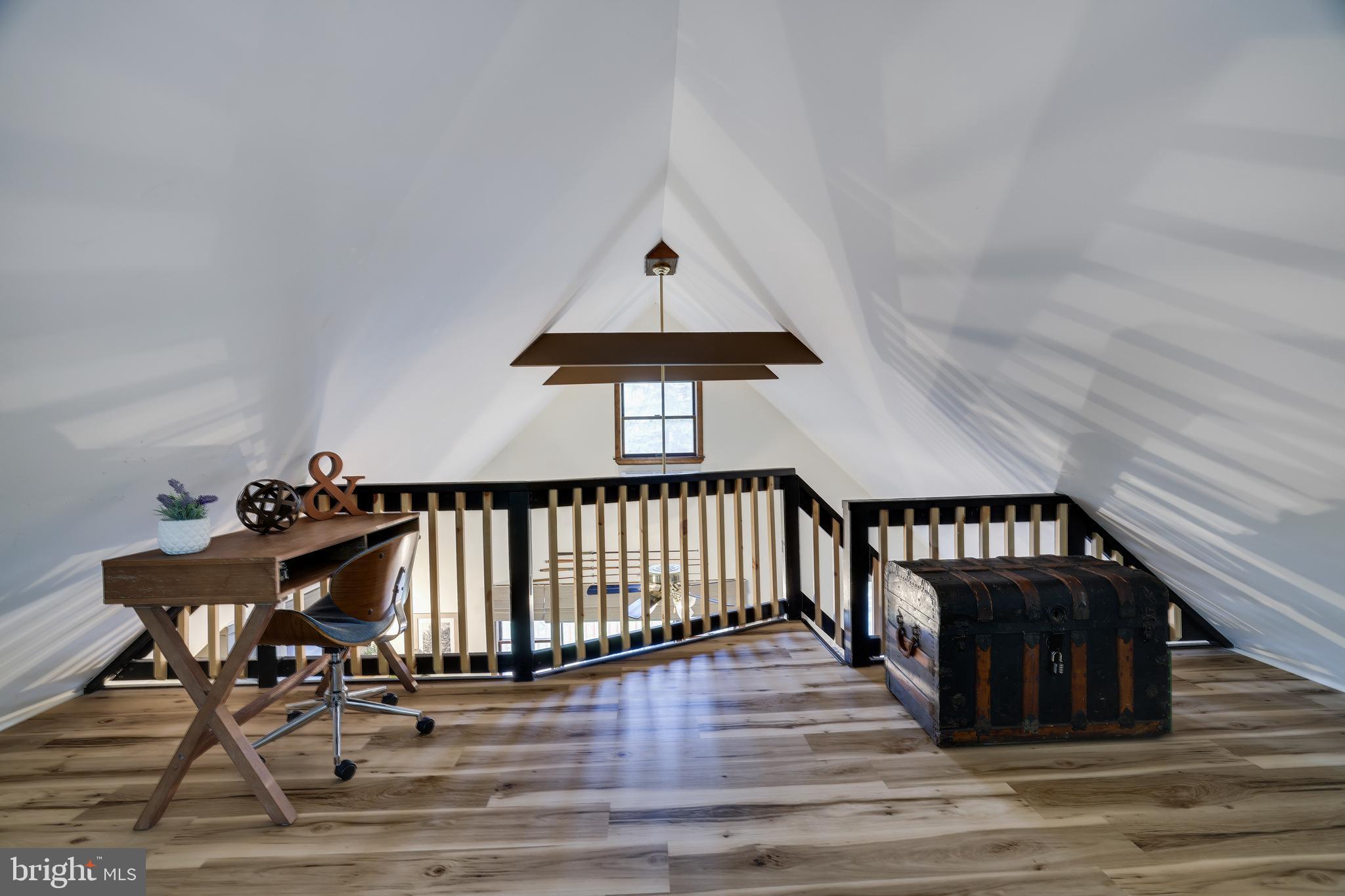 ARROWHEAD  LAKES - Residential