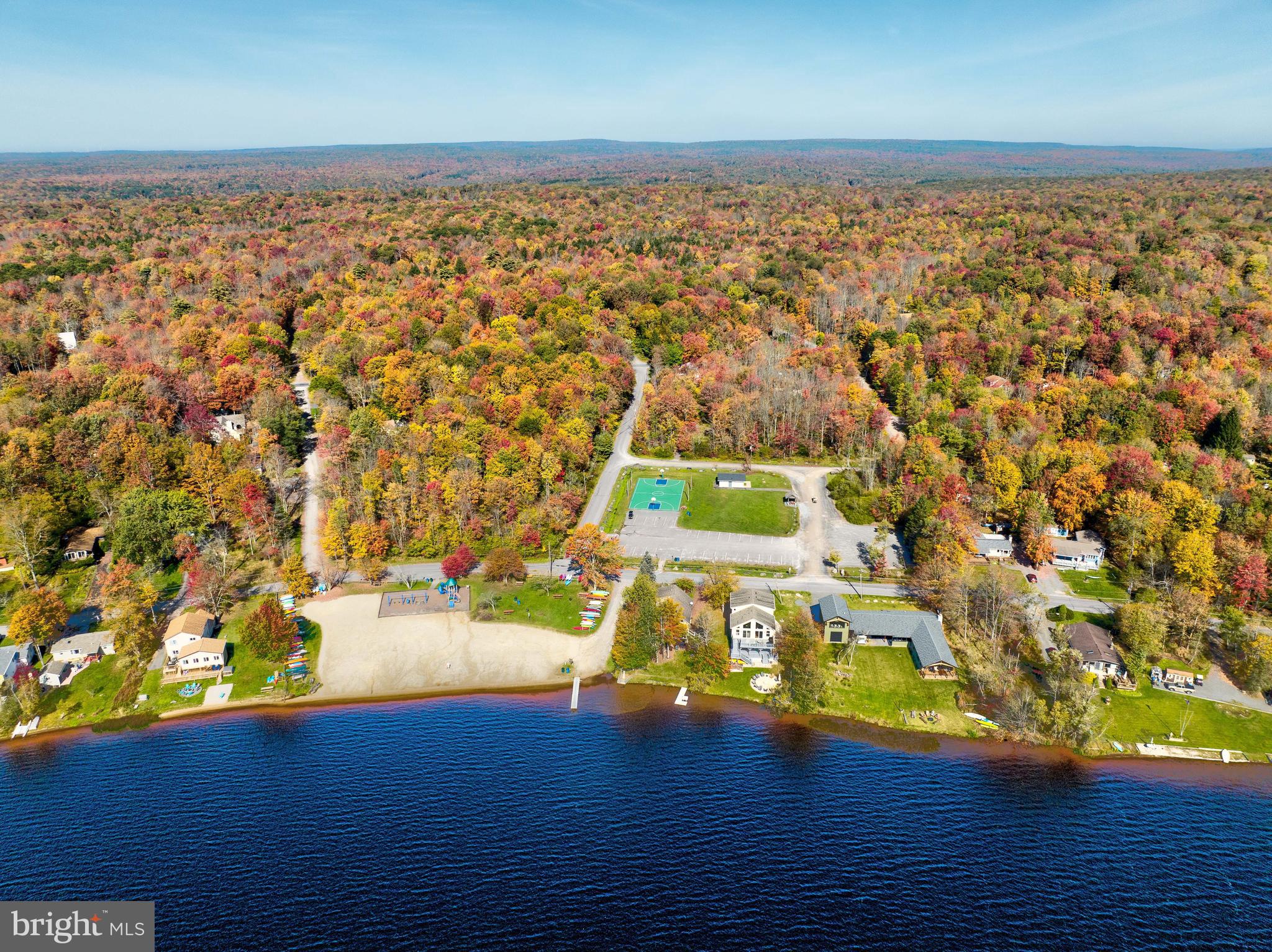 ARROWHEAD  LAKES - Residential