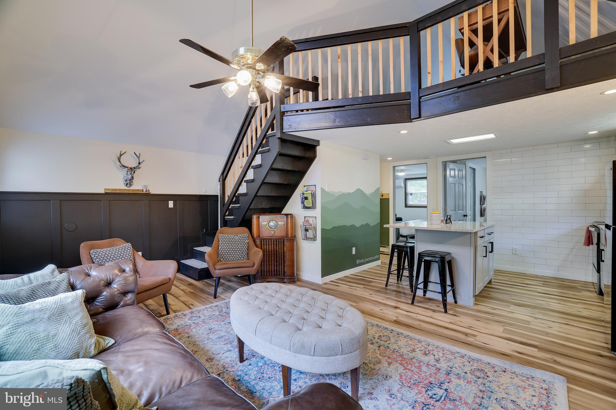 ARROWHEAD  LAKES - Residential