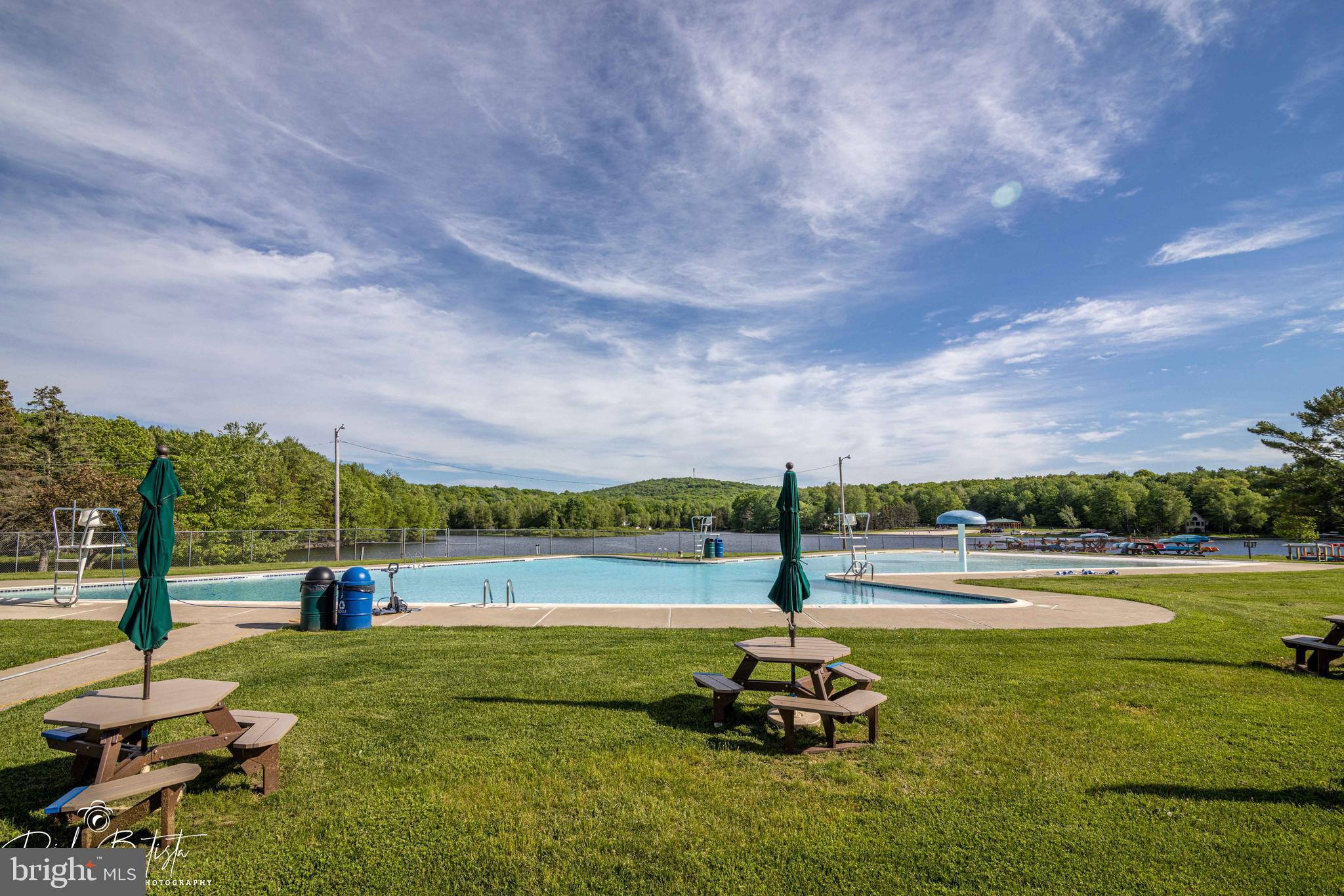 ARROWHEAD  LAKES - Residential