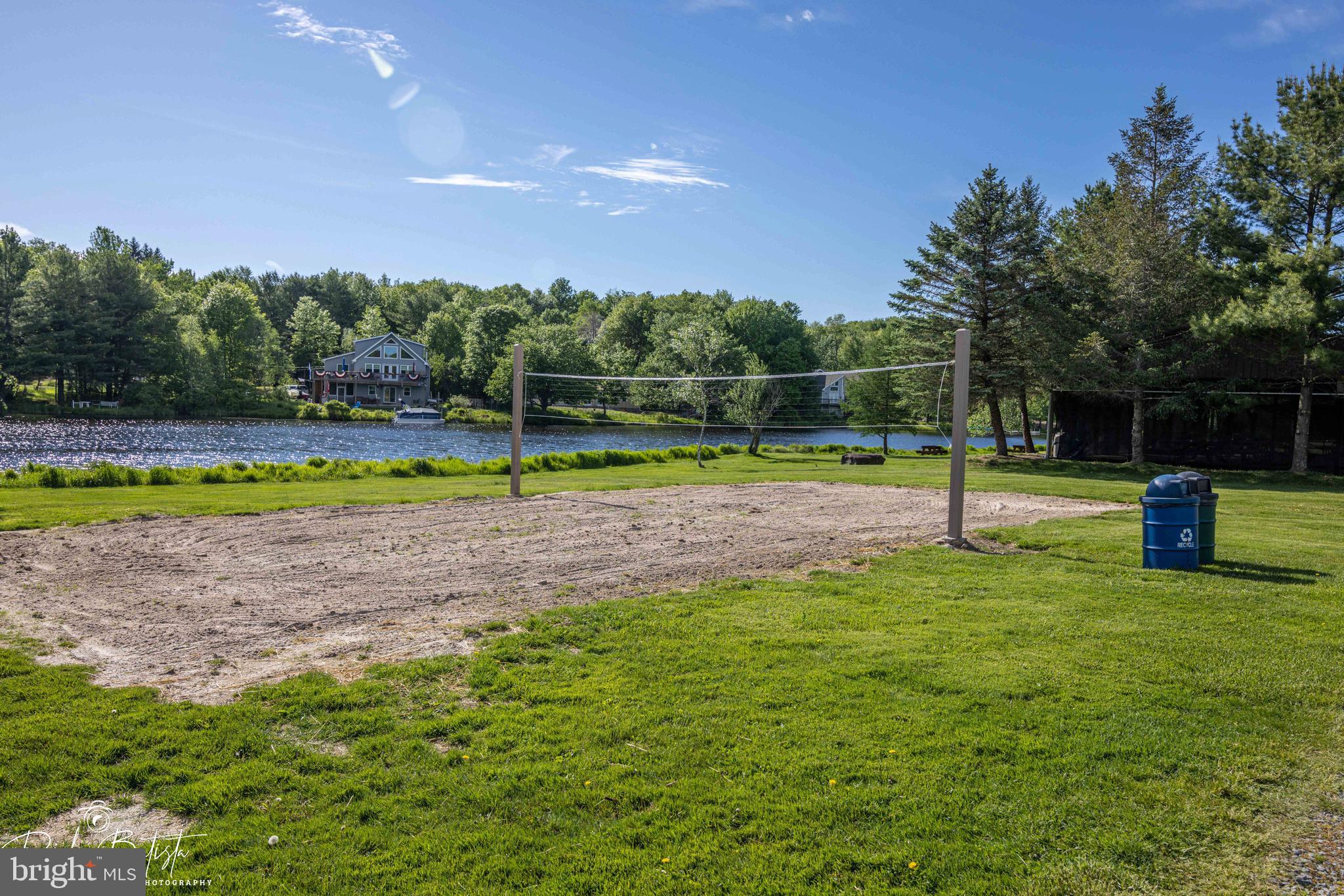 ARROWHEAD  LAKES - Residential