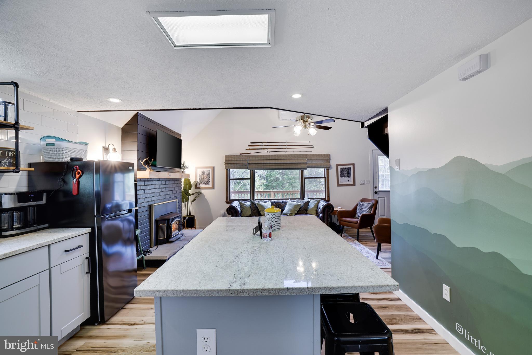 ARROWHEAD  LAKES - Residential