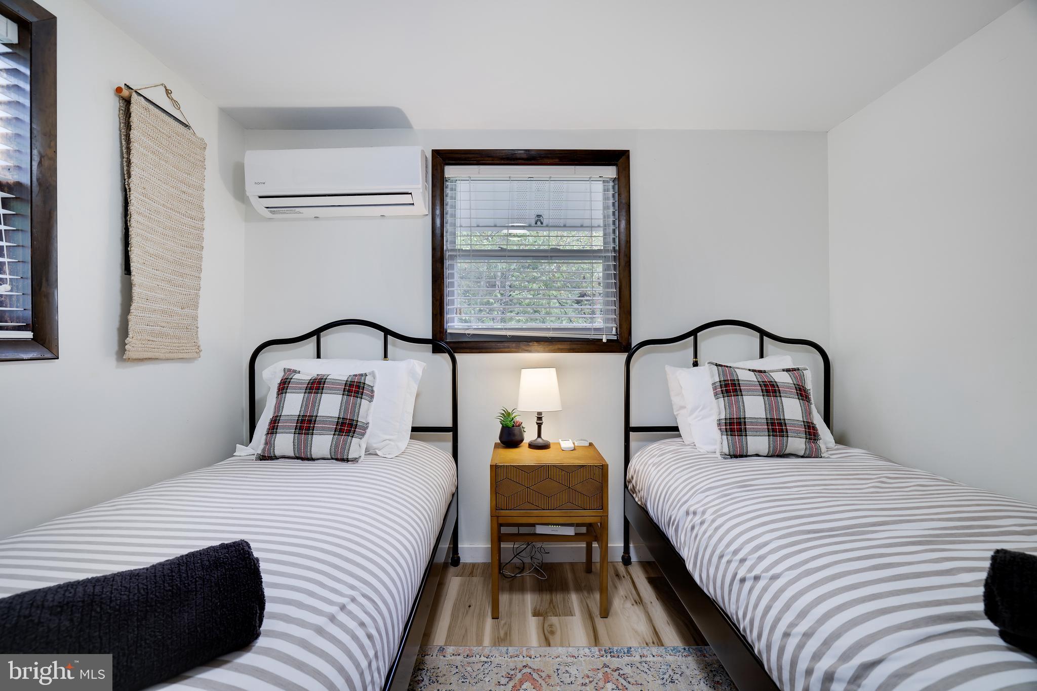 ARROWHEAD  LAKES - Residential