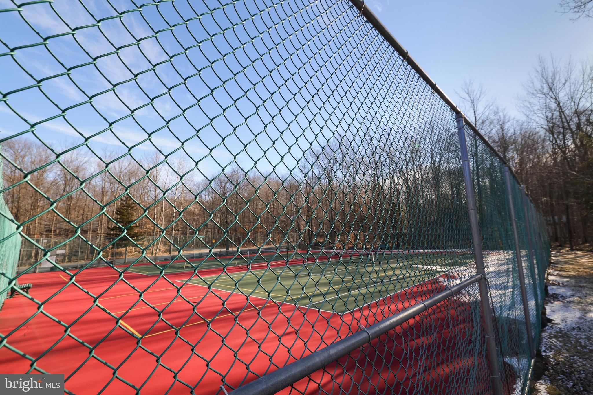 ARROWHEAD  LAKES - Residential