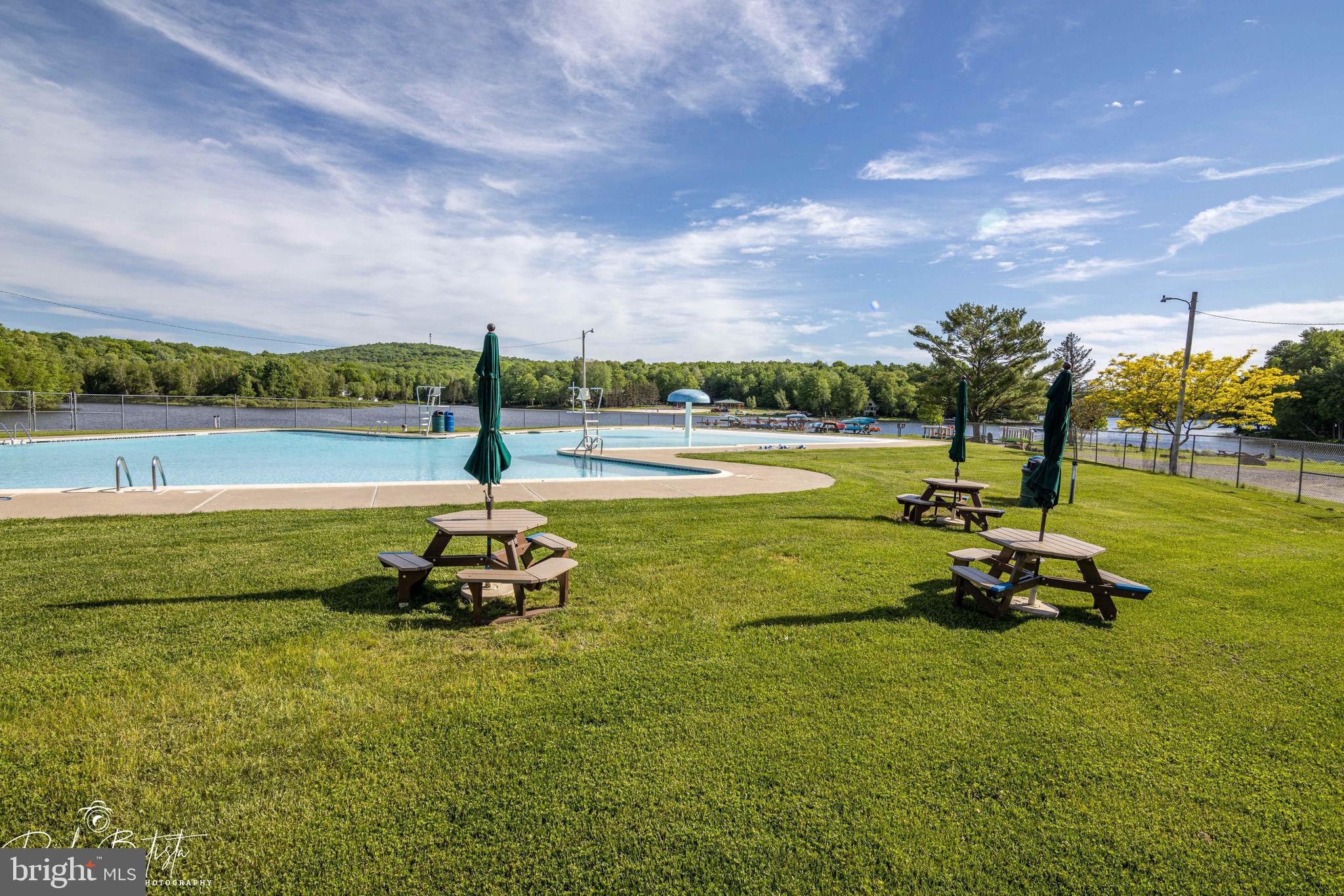 ARROWHEAD  LAKES - Residential