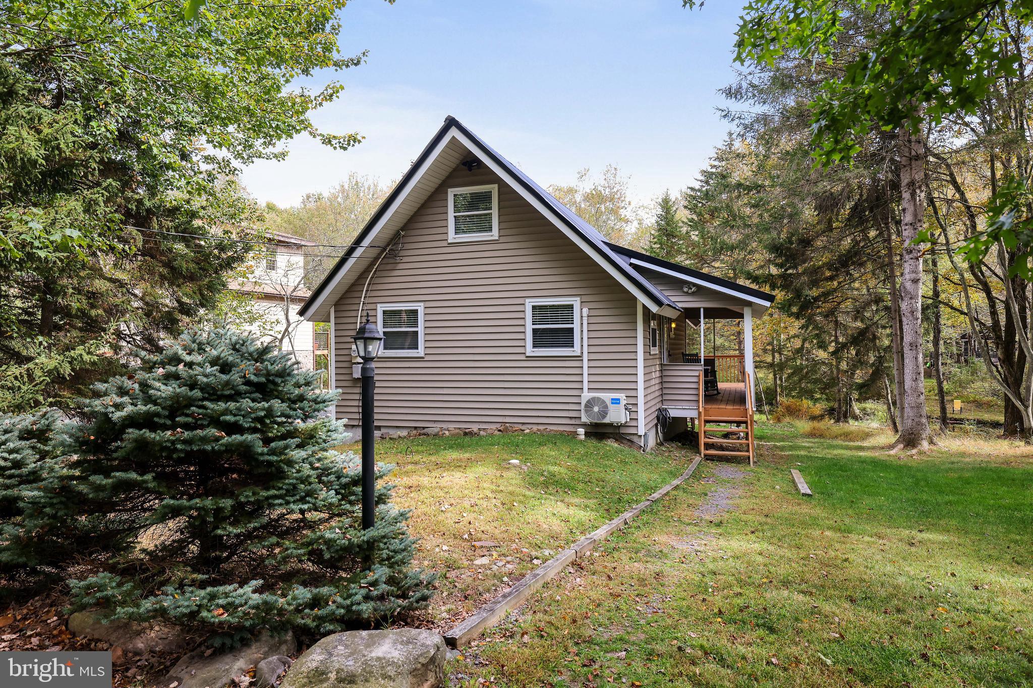 ARROWHEAD  LAKES - Residential