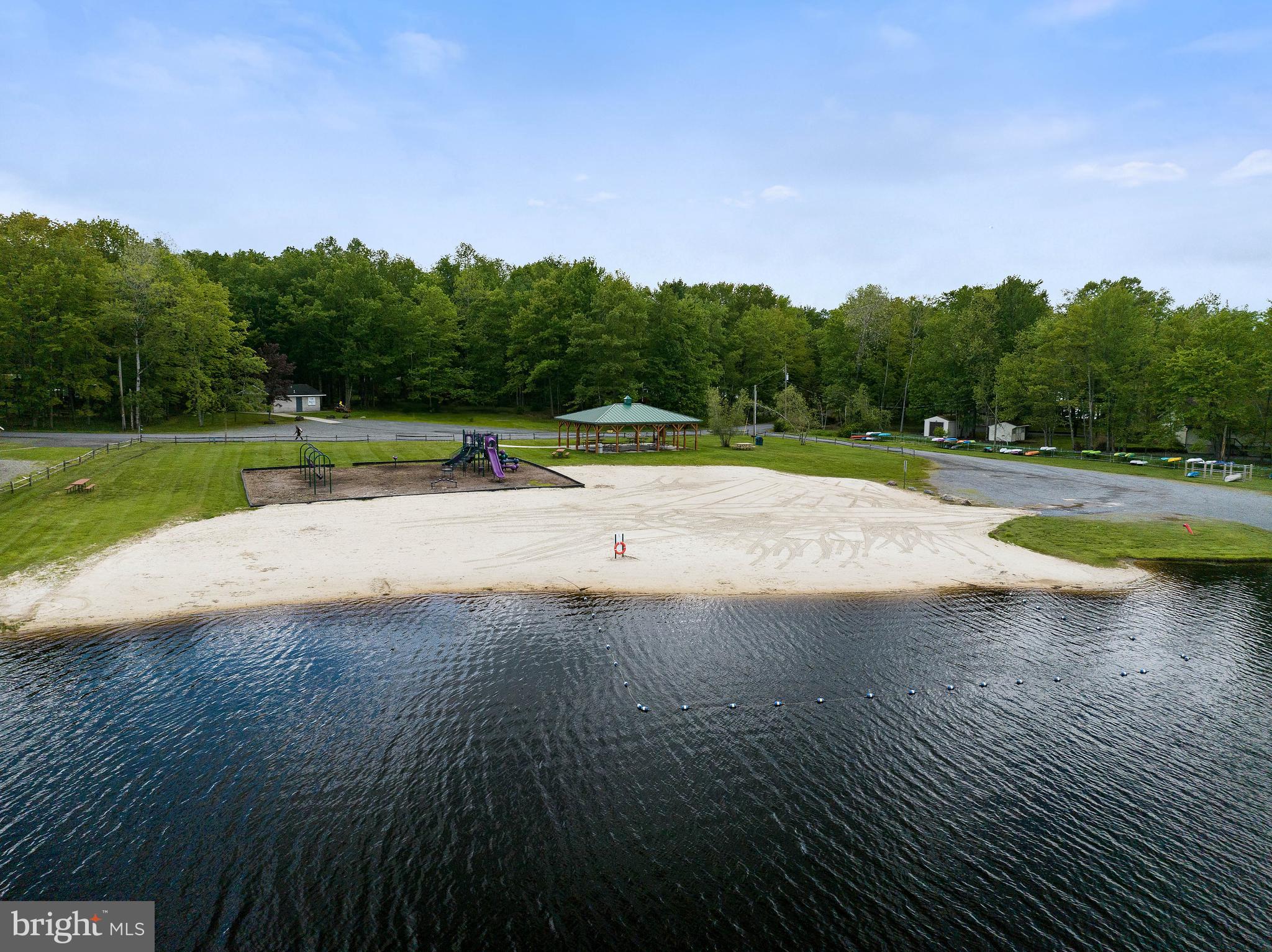 ARROWHEAD  LAKES - Residential