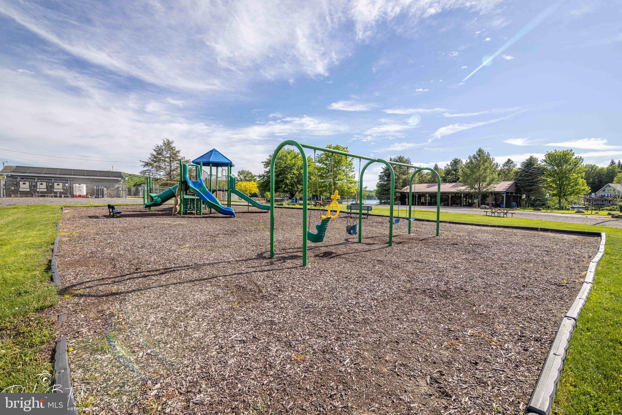 ARROWHEAD  LAKES - Residential