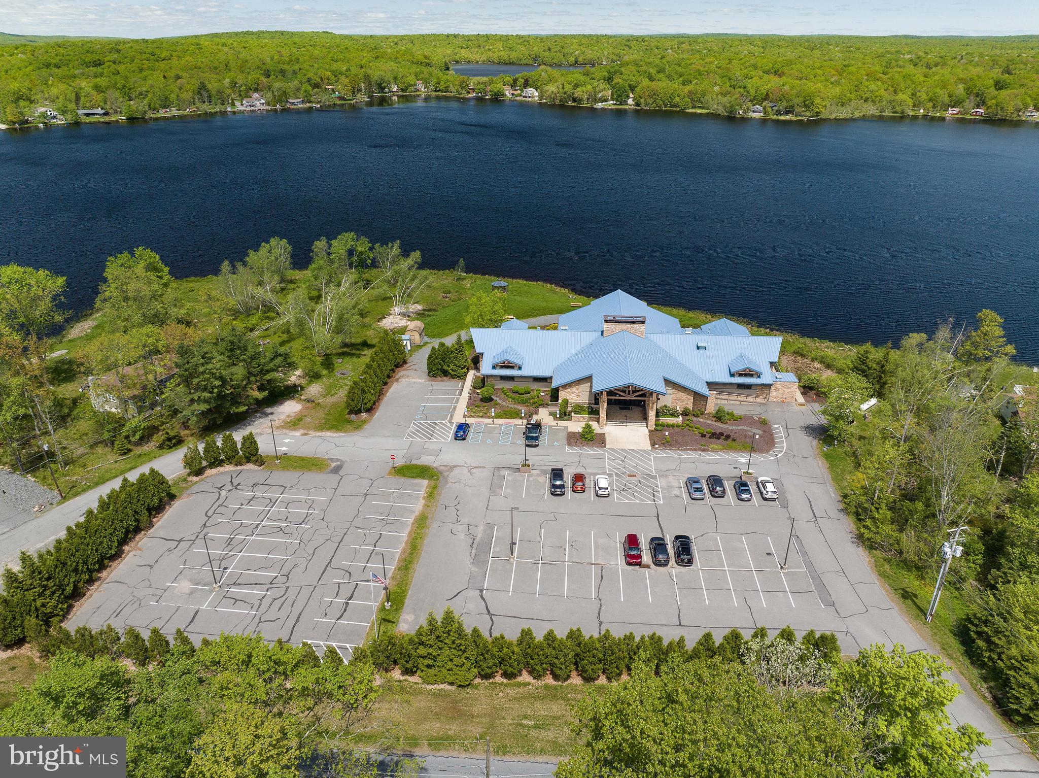 ARROWHEAD  LAKES - Residential