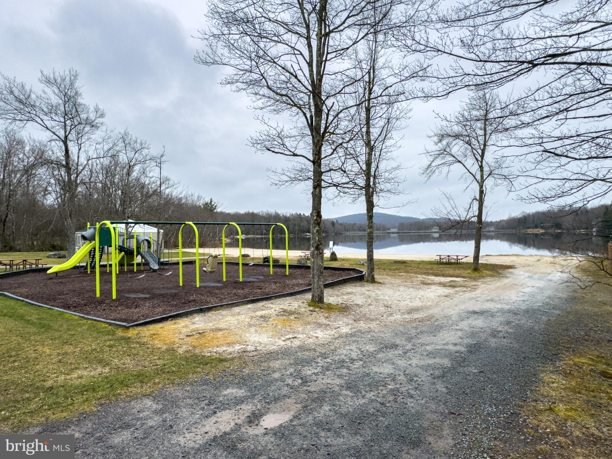 ARROWHEAD  LAKES - Residential